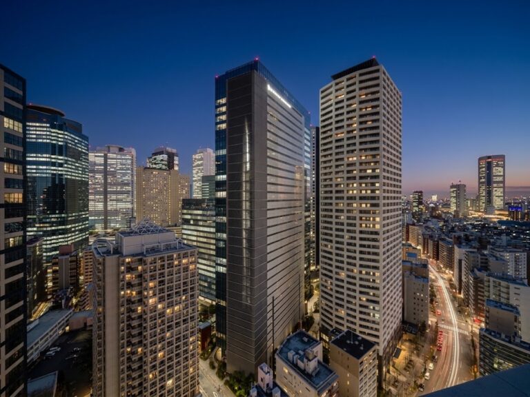 高級タワマンの充実した施設と設備眺望の恩恵を受けたミドルレンジの価格です