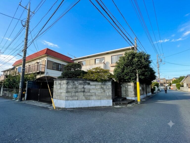 「稲毛」駅徒歩8分。南東角地の開放感と、自由設計を叶える建築条件なし売地